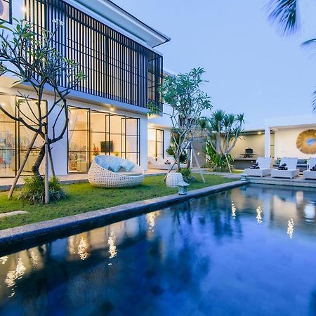 Villa Como Close To Finns Beach Club Kuta  Exterior photo