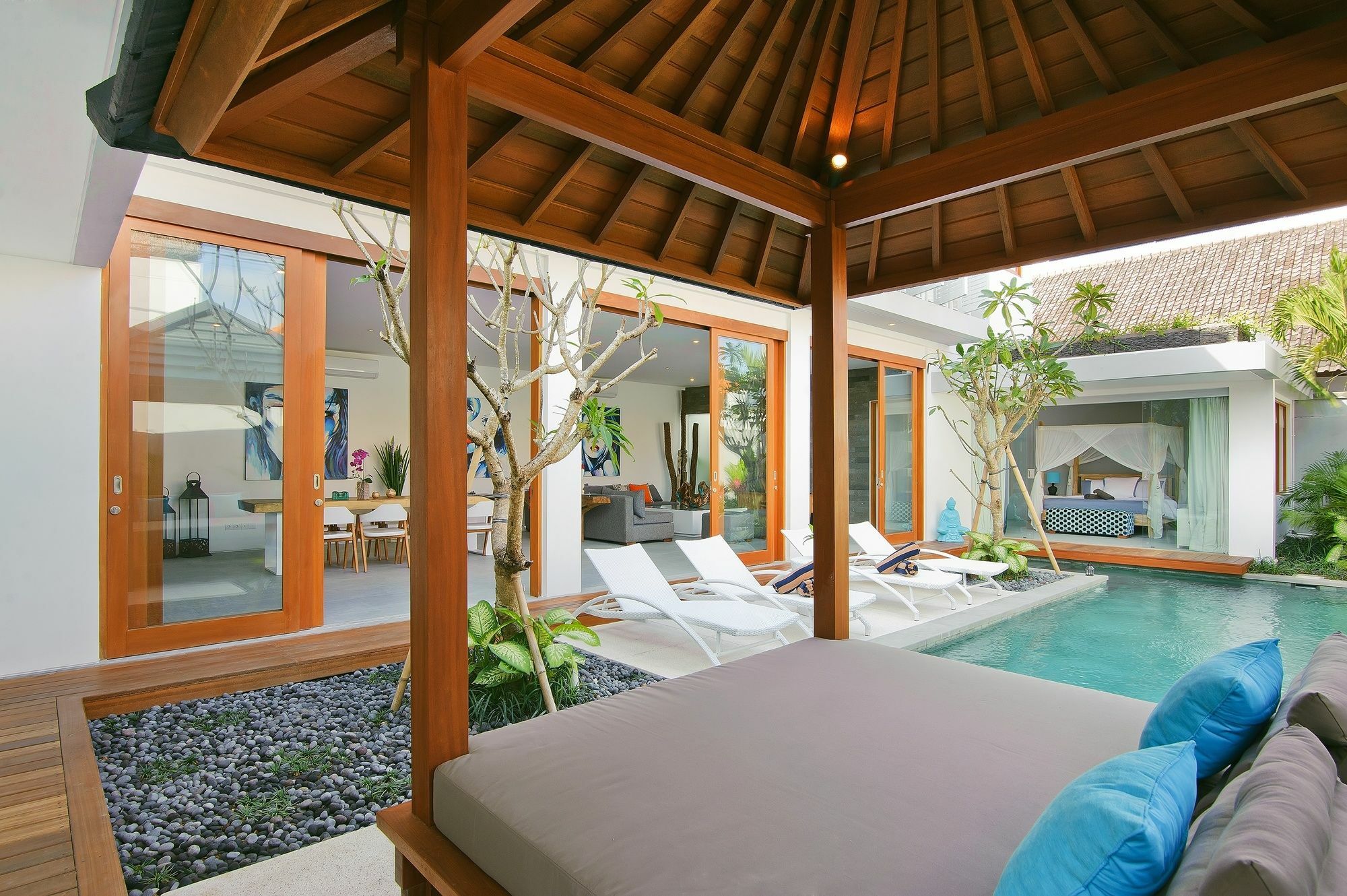 Villa Como Close To Finns Beach Club Kuta  Exterior photo